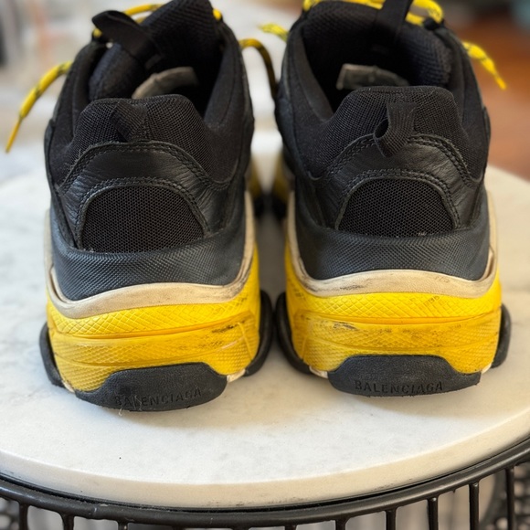 Balenciaga - Picture 2 of 11